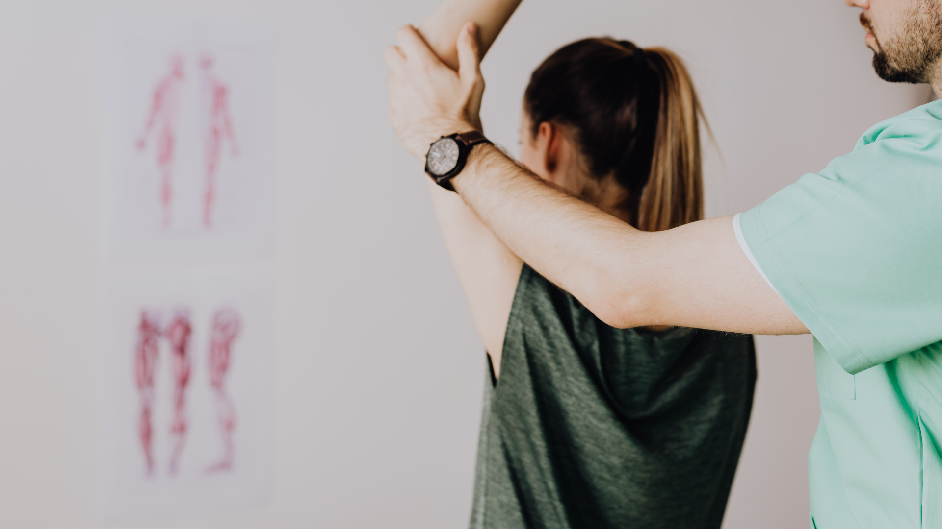 Osteopata realizando tratamiento