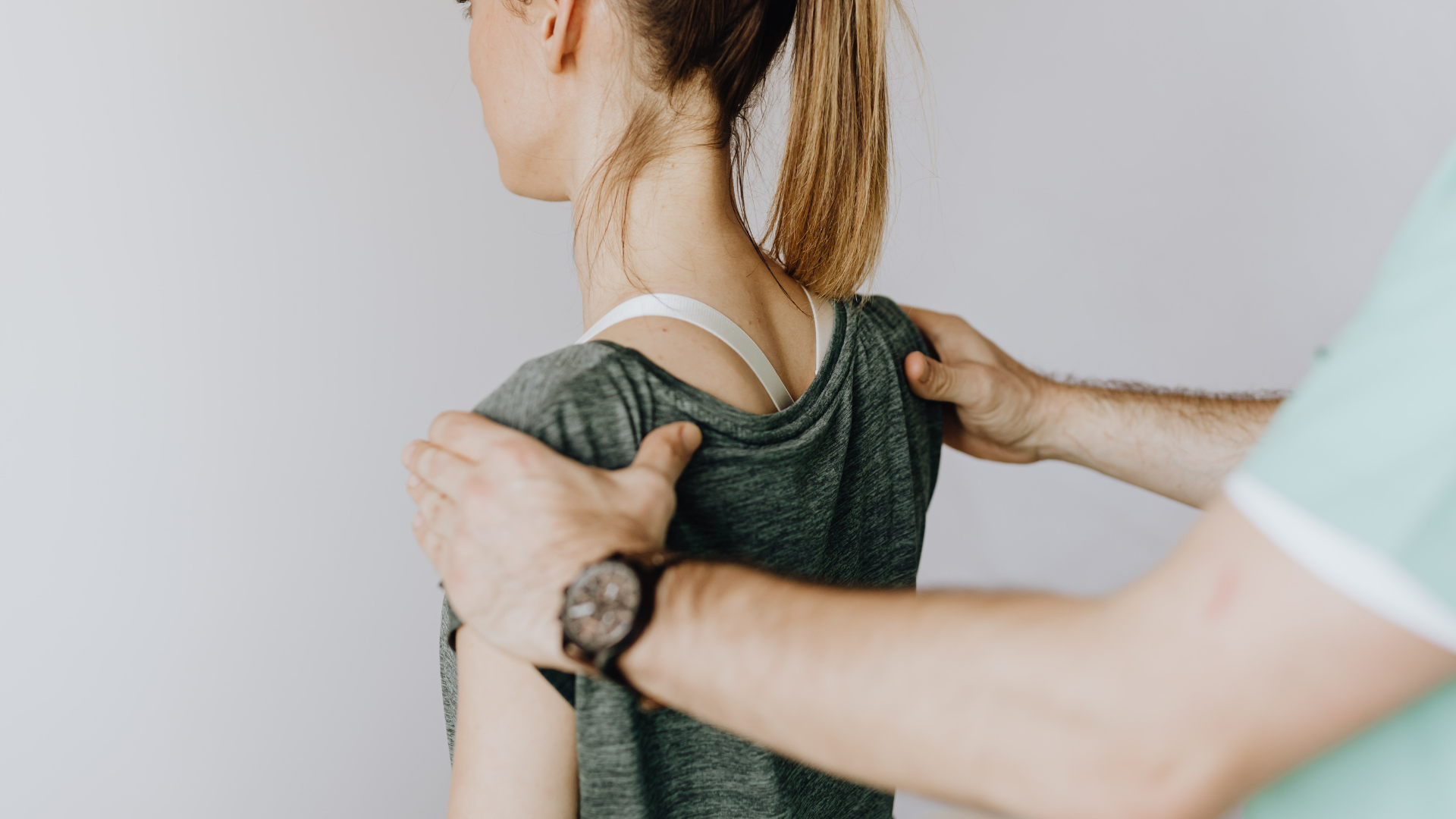 Osteopata realizando tratamiento