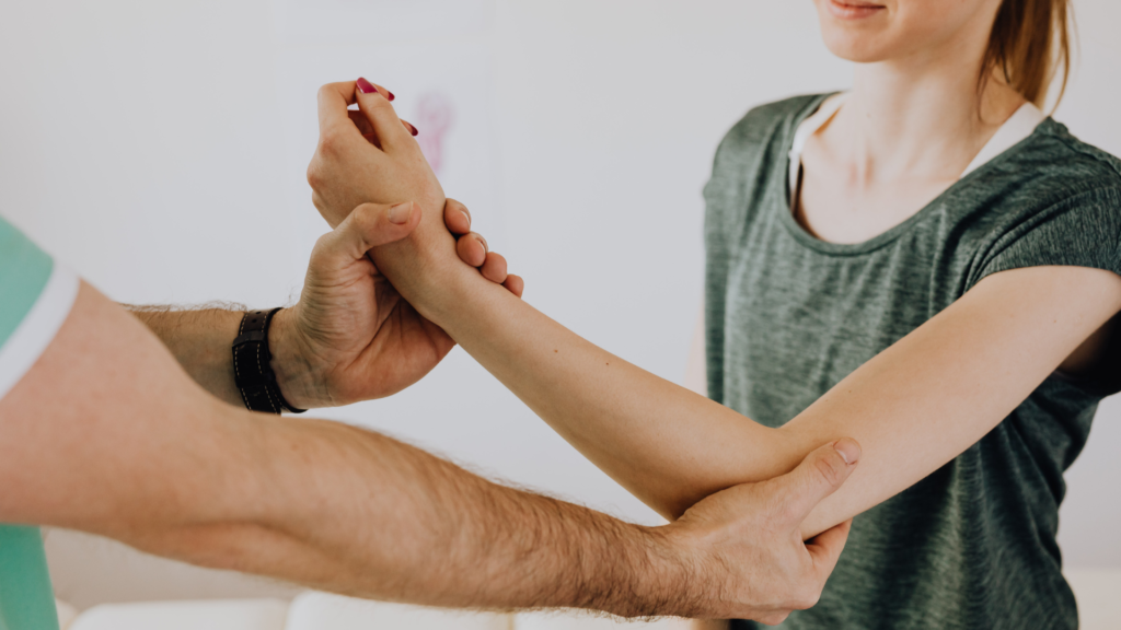 Osteopata realizando tratamiento